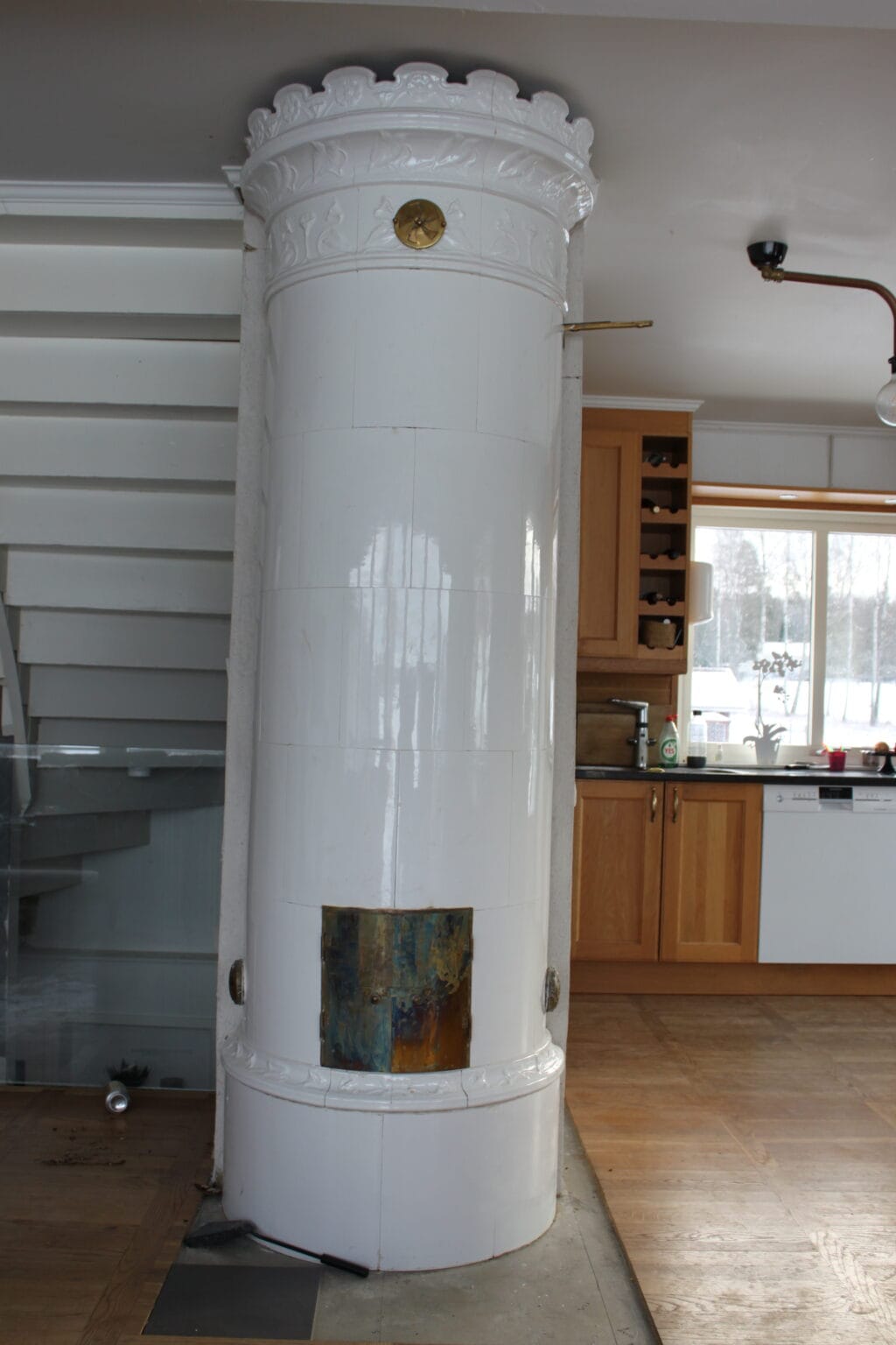 Begagnad kakelugn säljes.