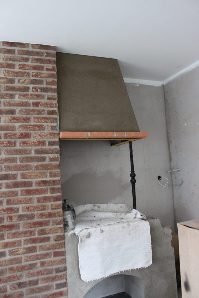 Spiskupa putsad och klar. Nu är det bara att vänta på att den torkar så att den går att måla