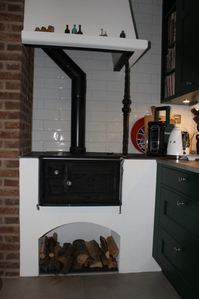 Vedspis och kupa, målat och klart.